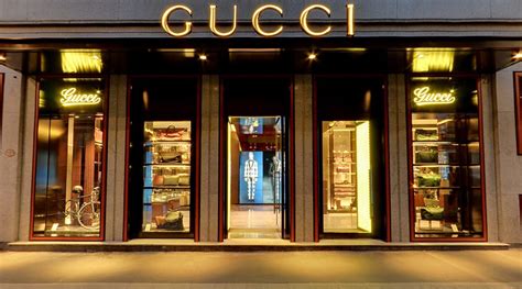 gucci cafe milano opening hours|Milano Monte Napoleone Flagship .